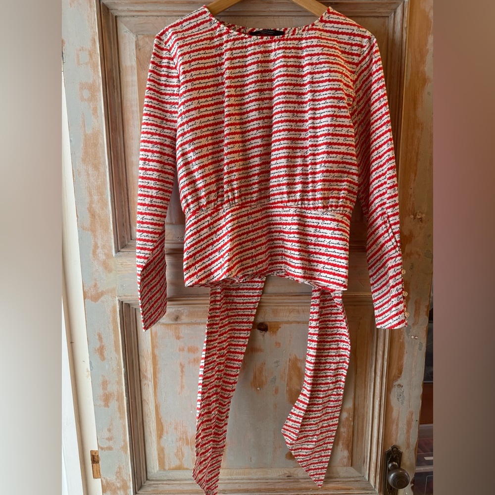 Scotch & Soda Red, White, Black Statement Tailored Top. Flattering front & back.